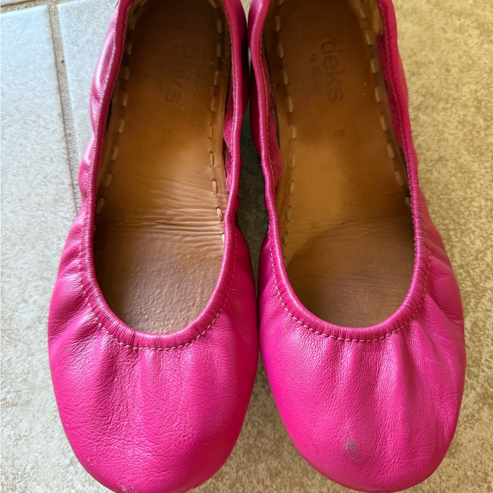 Fuchsia Tieks - VERY WELL LOVED Size 8 Ballet Flats